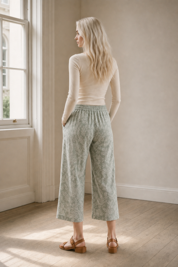 Fern 24 crop trouser back or construction