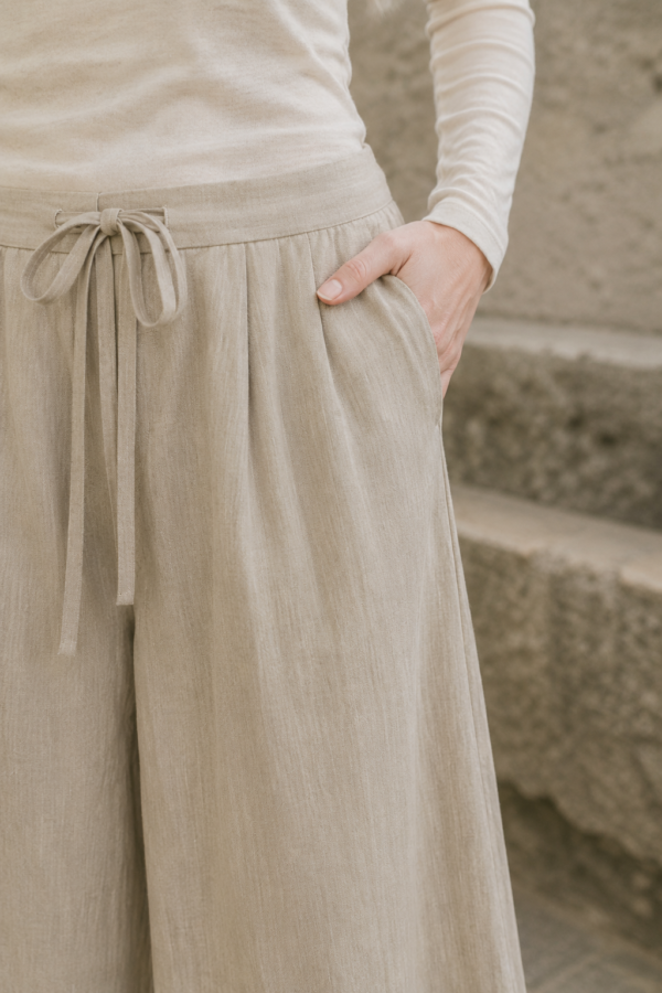 Chapter 89 crop trouser fabric detail